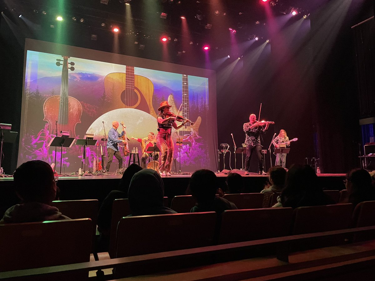 MsCormierDDW's tweet photo. Thank you @BurlingtonPAC for the opportunity to see Walking Through the Fire! With 9 buses and over 350 students in attendance from DDW, we had a wonderful time! @ddwhdsb https://t.co/H489ss4wyb