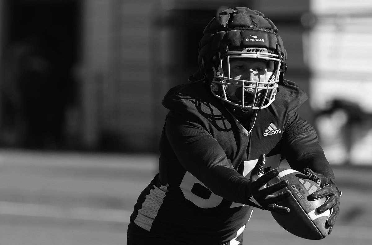 rrrutang's tweet photo. Final @UTEPFB team practice before heading out to Huntsville tomorrow to take on the @SamHoustonState Bearkats. #PicksUp #GetTheWIN #915Football @CanonUSApro #LosPhotogs @ElPasoInc #EPSportsShooter #UTEPPhotog https://t.co/lNHZdMe80l