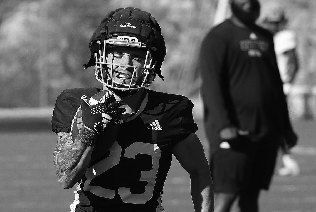 rrrutang's tweet photo. Final @UTEPFB team practice before heading out to Huntsville tomorrow to take on the @SamHoustonState Bearkats. #PicksUp #GetTheWIN #915Football @CanonUSApro #LosPhotogs @ElPasoInc #EPSportsShooter #UTEPPhotog https://t.co/lNHZdMe80l