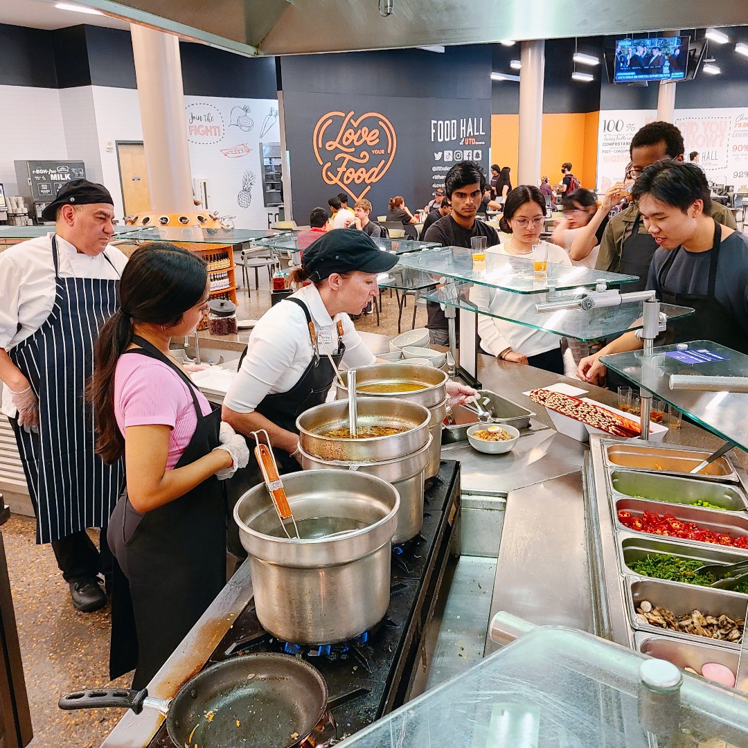 UTDallasDining's tweet photo. Missed out on previous Teaching Kitchens? Sign up and learn how to make butternut squash ravioli! Happening October 25th at 12pm at Dining Hall West. 👨🍳👩🍳
🔗 to sign up in our bio!
#utdallasdining #utdallas #teachingkitchen https://t.co/m81LeFWuBF