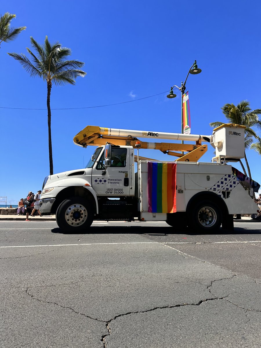 HwnElectric's tweet photo. Mahalo to our employees for volunteering at the Honolulu Pride Parade &amp; Festival! The event occurred on Saturday, Oct. 21, 2023, and began with a march for equality through Waikiki and culminated with a celebratory festival at the Waikiki Shell. https://t.co/phaMux5KYx