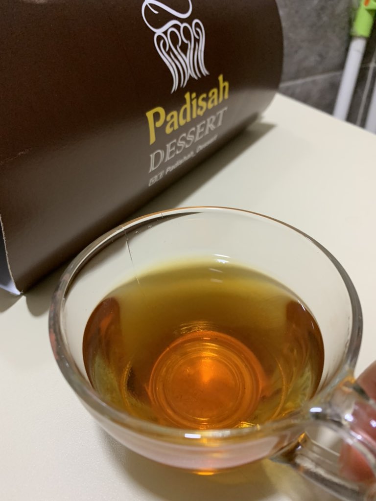 zemanuss's tweet photo. Hamı yatar , mən çay içərəm https://t.co/G5XMmppl3Q