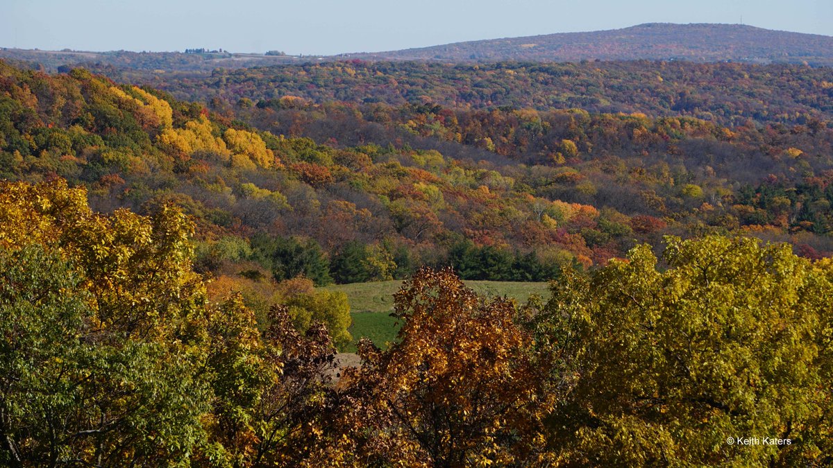 KeithKaters's tweet photo. The fall colors around Dane, Iowa and Sauk Counties, Wis have been spectacular lately. These photos are from the last several days. @travelwi #travelwi #discoverwisconsin #fallcolors #wiwx #wisstateparks #devilslakestatepark #bluemounds https://t.co/OOWw6R6h5r