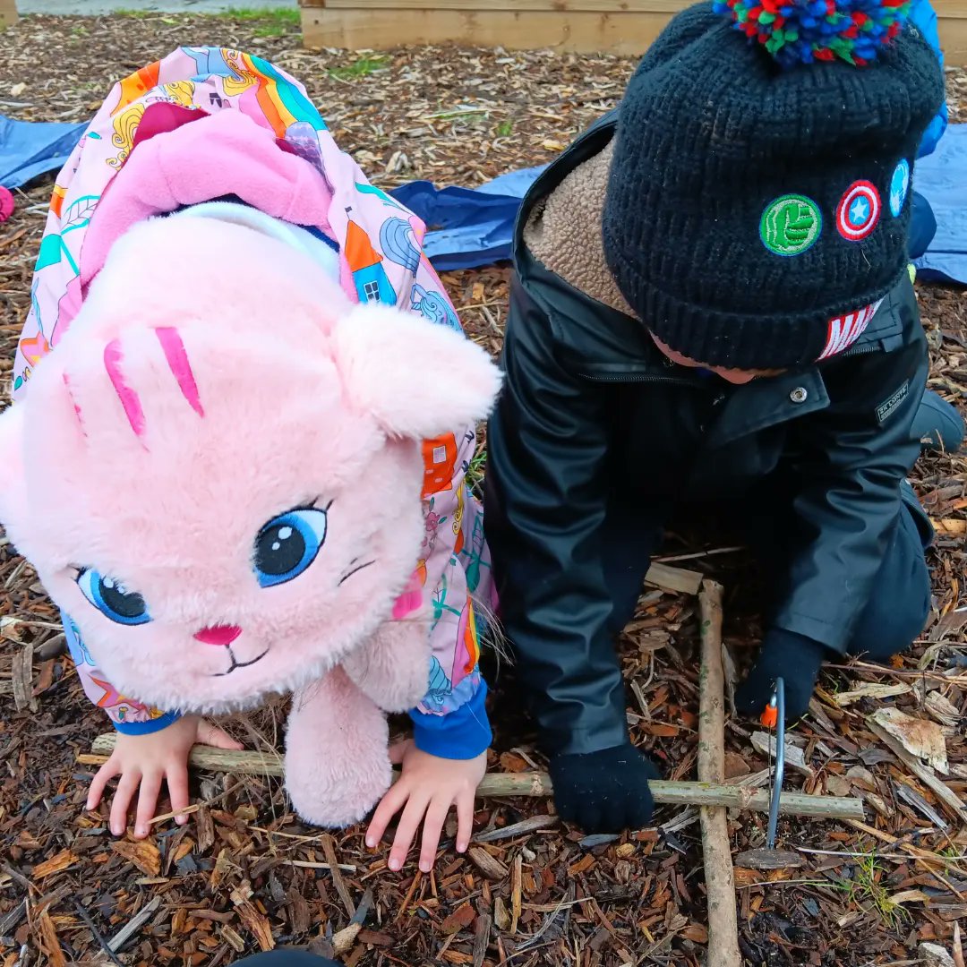 NIForestSchool's tweet image. What a lovely morning of Forest School Training with P2&apos;s at @KnockbredaPS.They looked at #camouflage and played birds and worms. After break, we used #hacksaws and made #bubble wands out of elder.
Thank you @belfastcc for funding the Forest School programme.
#nifsa