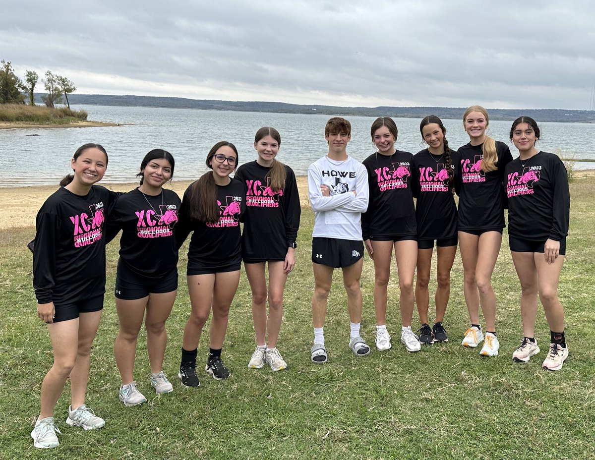 CoachARAnderson's tweet photo. 🐾Great end to a great season for these Bulldogs! Ridley Carter tied the school record at district and had a top 35 finish at Regionals as a Sophomore! Varsity Girls are the first cross country team to qualify for Regionals in Bulldog CC history! (to my knowledge) 🐾 https://t.co/n5lQtd9ODX