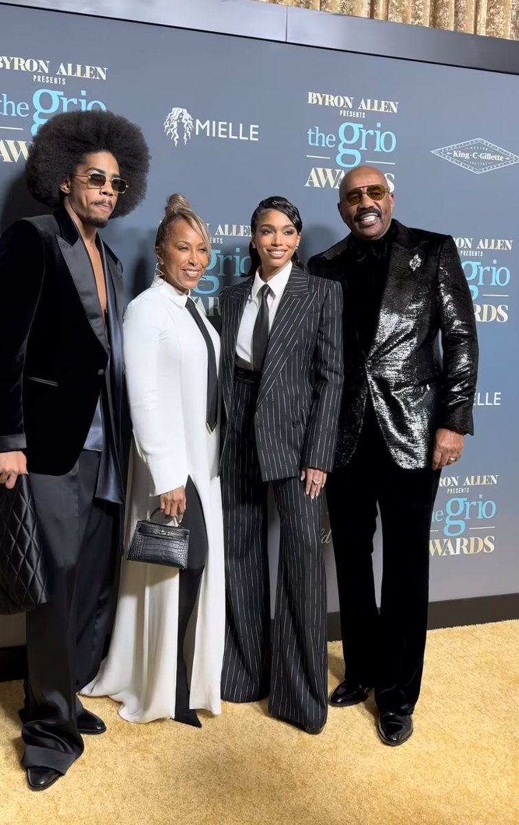 Steve Harvey and his family at the #GrioAwards. 📸 #WyntonHarvey #MarjorieHarvey #LoriHarvey