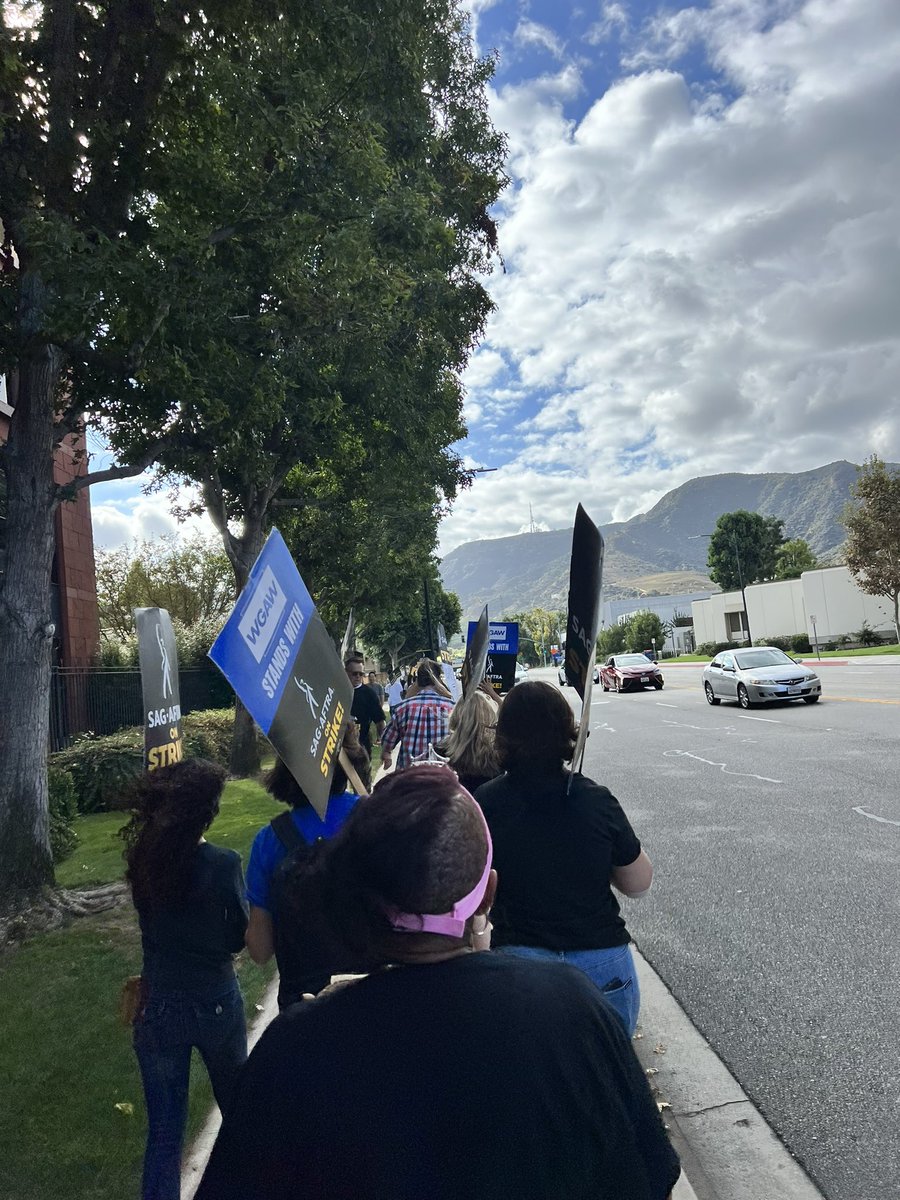 IngridMoss's tweet photo. Out on the picket line today with colleagues @sagaftra @WGAWest @IATSE #heatherdowling #SagAftraStrong #powertoperformers #SagAftraStrike https://t.co/yQl72JSG5V