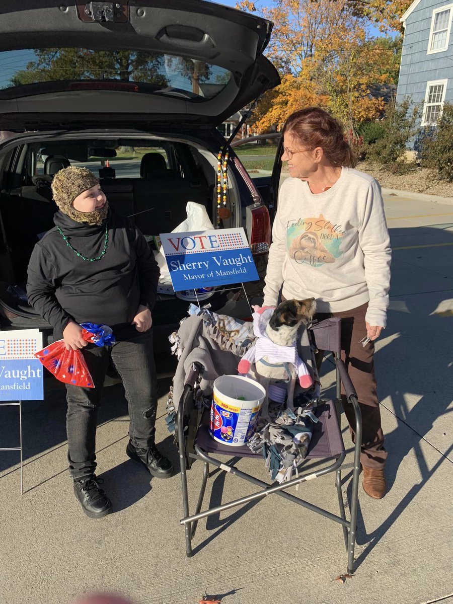 SherryForMayor's tweet photo. Trunk or treats all weekend!  It was so much fun!! https://t.co/sJFHmTewt2