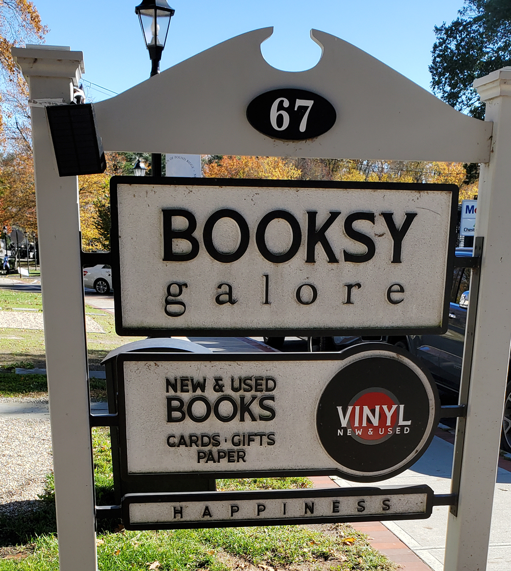 Gotta love the name of this cool little bookstore I visited today in Pound Ridge, NY. Yes, books + music = HAPPINESS. Amazing scenery with leaves changing here in Atlantic Northeast. @susanwilco #PoundRidge #books #indiebookstores #bookstorelove #usedbookstore #indiebookseller