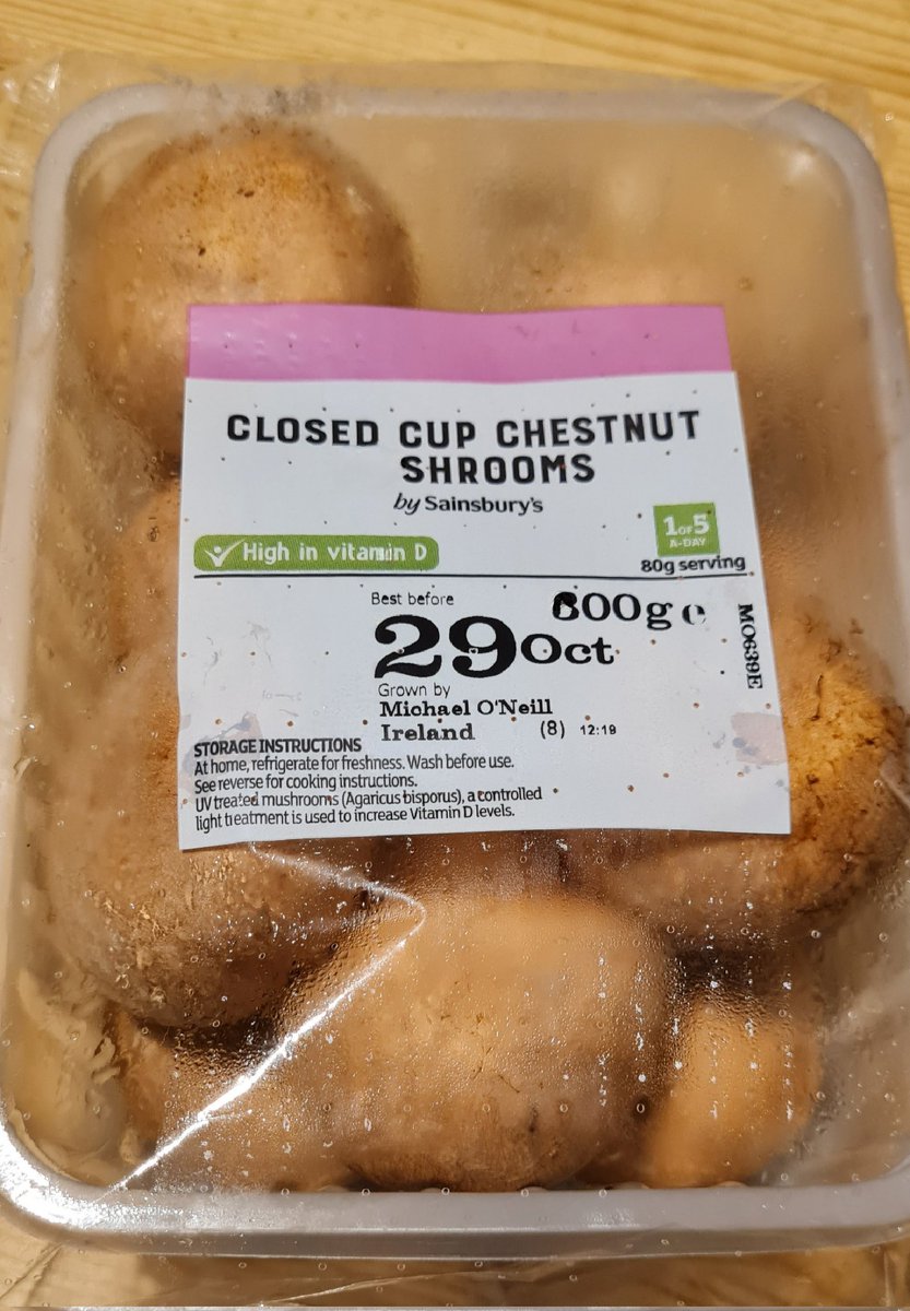 HarveyRetriever's tweet photo. @FurzeyRetriever @JulianETH157270 @Kapekidz @RaffzTripp The big dude scored these off our local shroom dealer j sainsbury earlier.
They're fulla cheesy omelettey vibes. https://t.co/Ub2FdN3Iot