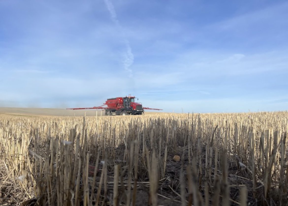 More Edge MA custom applied by <a href="/InnovaAg/">Innova Ag Solutions</a> on Troy Weppler’s farm in Morse, SK. Thanks for the photo. You are now entered in ‘The Time to Go’ contest with <a href="/gowancanada/">Gowan Canada</a> #gowanmicroactiv