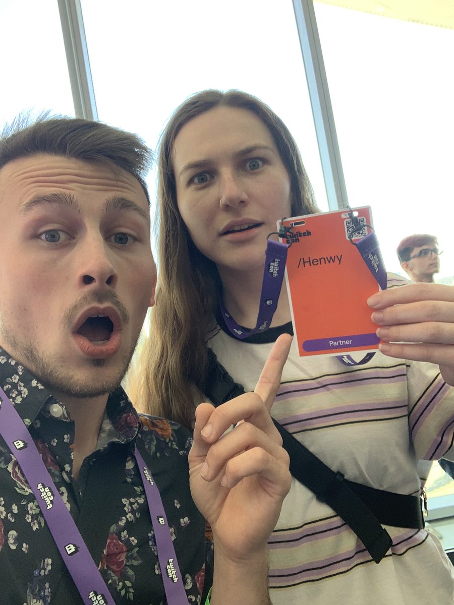 loopylucid's tweet image. Met so many amazing people this weekend it was amazing❤️ @ZeRoyalViking @Sneegsnag @Henwy /@Mitzefy 😂