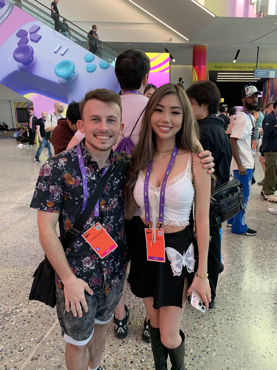 loopylucid's tweet image. Met so many amazing people this weekend it was amazing❤️ @ZeRoyalViking @Sneegsnag @Henwy /@Mitzefy 😂