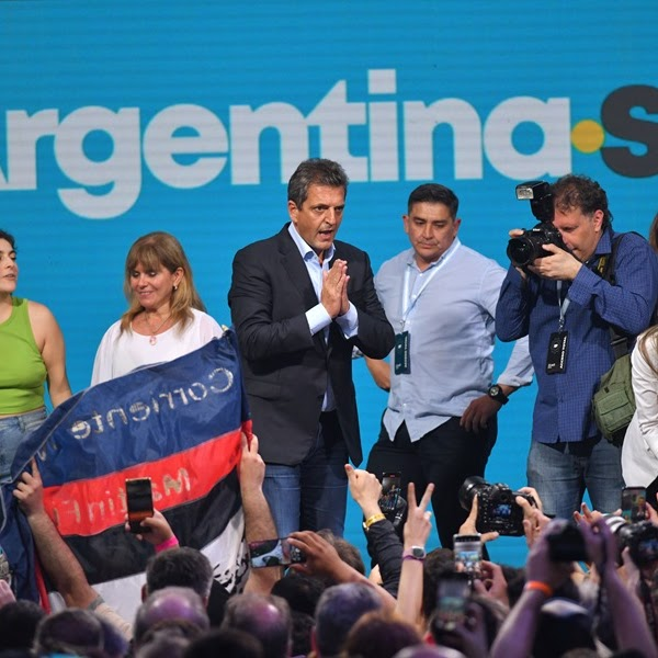 lahora_digital's tweet photo. Elecciones Argentina: Massa gana y se medirá con Milei en la segunda vuelta https://t.co/xRgC3S8XgG https://t.co/iVnp3nXlpy