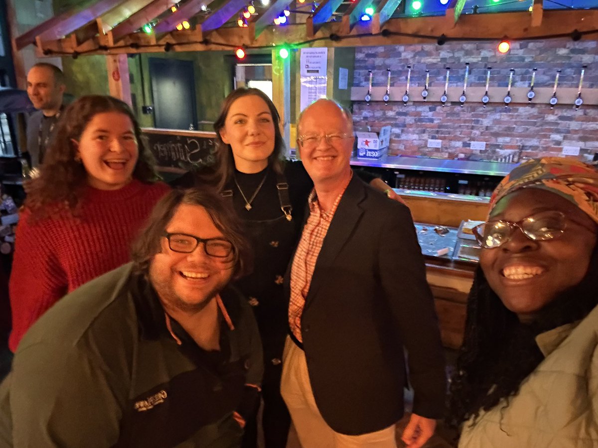 tobilobamaryam's tweet photo. This evening I said farewell to Robert Smeath, @GuildofStudents trustee board chair. In the photos below, all five of us were (one still is) student union presidents! Five generations of presidents in one pic – love it! #GoodbyeRobert #StudentUnionPresidents https://t.co/WOPHoWUdd1