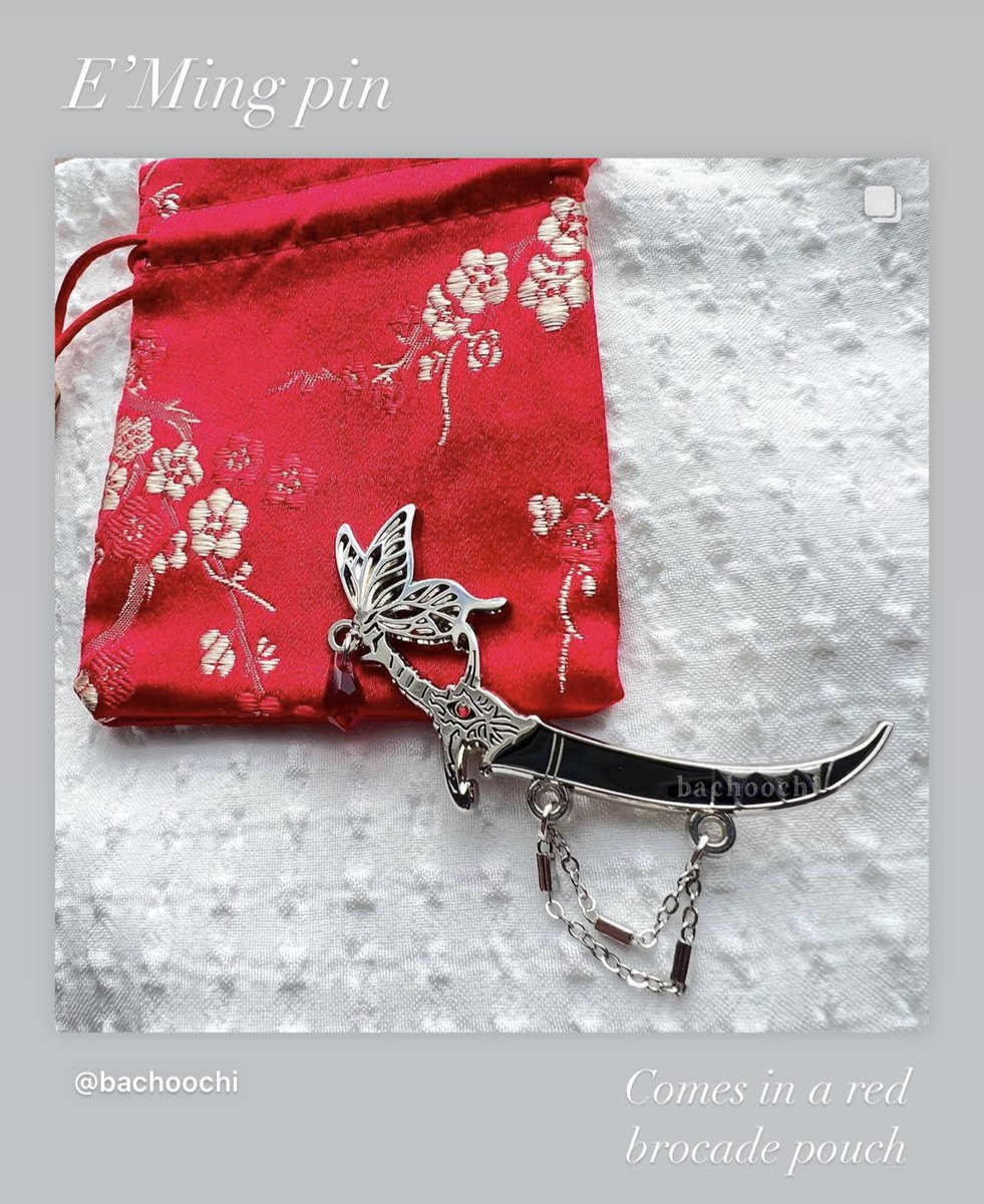 bachoochi's tweet photo. E’Ming Pin in a red brocade pouch
https://t.co/vAud1gVfxh ✨ 
#HeavenOfficialsBlessing #HuaCheng #tgcf https://t.co/NrXSx49UkM