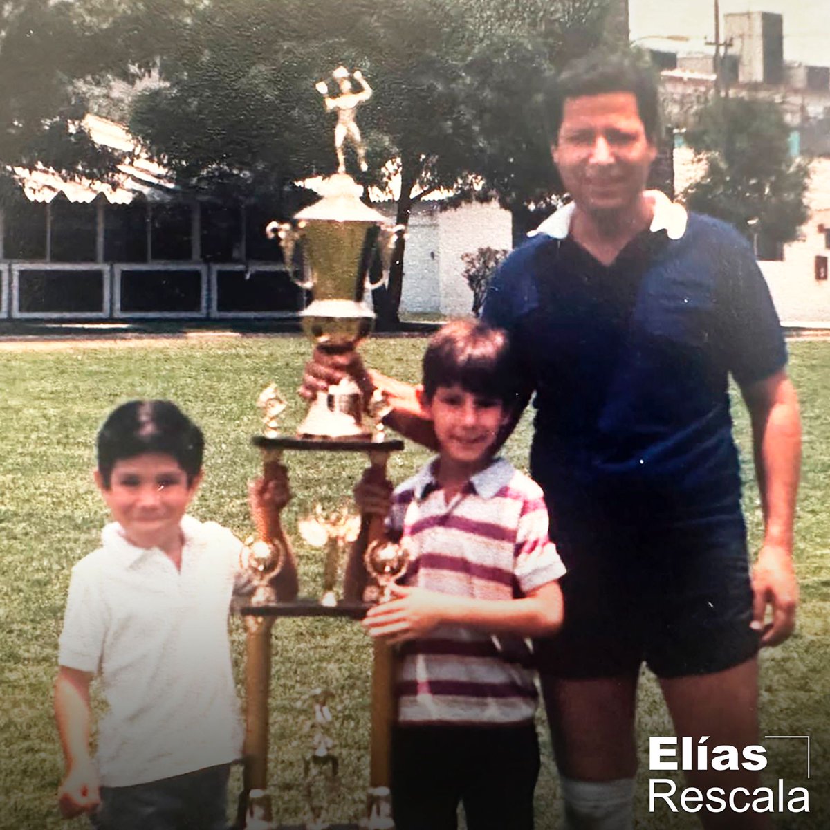 Con enorme respeto y admiración, felicito a mi papá, un médico excepcional. En este #DíaDelMédico, rindo homenaje a todas y todos ellos, verdaderos héroes de la salud, y les envío mi más sincero reconocimiento. Son una fuente inagotable de inspiración.