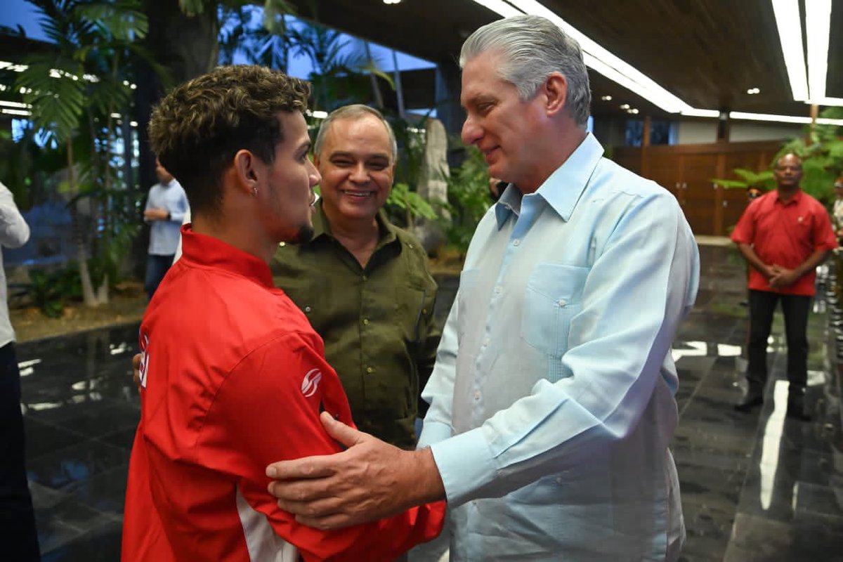 Caída accidental desde un tercer piso. Fractura de pelvis, mandíbula, mano. Al borde de la muerte. Diez meses después Luis Gustavo Cañabate se incluyó en final del trampolín a 1m en #Santiago2023. Medalla de oro para la familia, los médicos, los entrenadores y para ti, campeón.