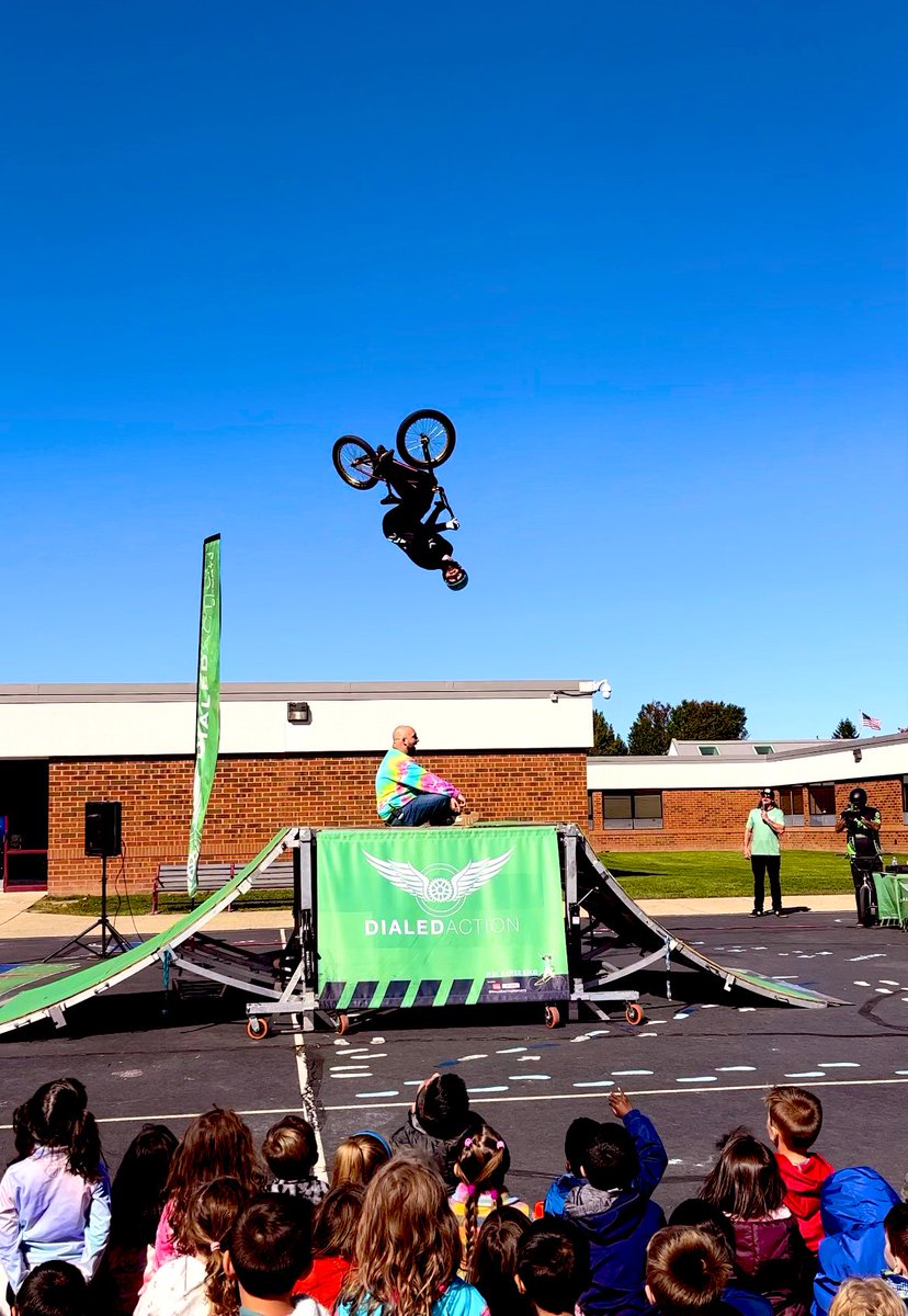 NKraus_LCPS's tweet photo. Thanks to our friends at Dialed Action Sports Team for a great show today!!! The staff and the students @HorizonElem loved it! #antibullyingweek #bikesafety 🚲☄️ https://t.co/t2y4pqiK79