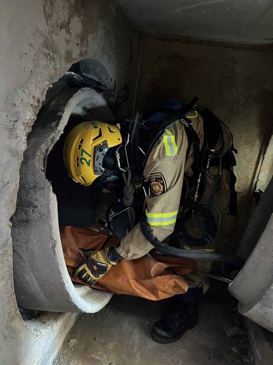 LAFDtalk's tweet image. Low Frequency. High Risk. Which is why #technicalrescue like #confinedspace require consistent training to keep the skills fresh Your #LAFD Task Force 27 putting in the work to ensure they are always ready for the call