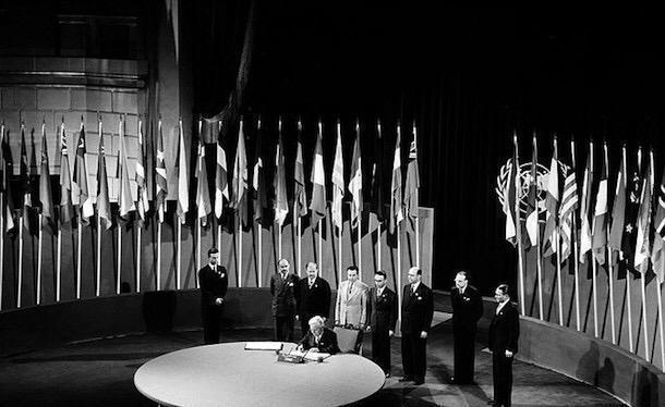 📷: Throwback to 1945 during the signing ceremony for the United Nations Charter in San Francisco, California.

Tuesday is #UNDay. un.org/en/observances…