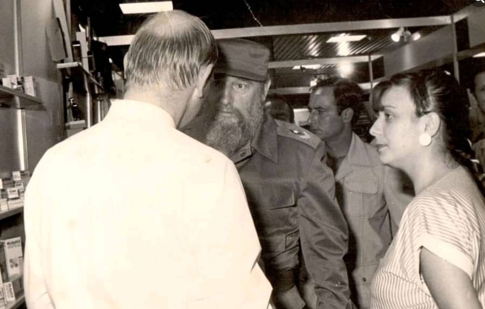 EmbaCubaFrancia's tweet image. Aujourd'hui nous célébrons avec joie le 50e anniv de l'Équipe de services de #Traduction et d'#interprétation @CubaEsti créée par #Fidel

👥Nous félicitons et reconnaissons le collectif consacré pour son professionnalisme et sa précieuse contribution à la politique étrangère🇨🇺