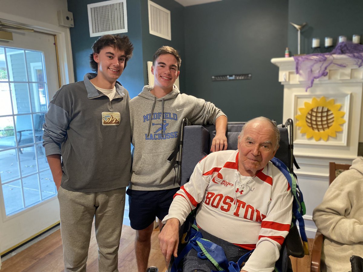 Such a fun afternoon w. <a href="/MedStuCo/">Medfield Stuco</a> visiting our new friends at New Pond for games and makeovers 💅🏼 🎈 😊 #promisetobebacksoon #medfieldps