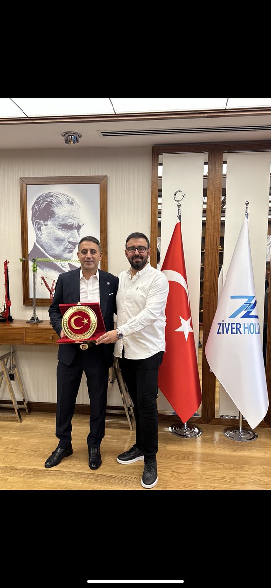 Büyüdükçe küçülen insanların mütevaziliği BAŞARI’nın anahtarıdır. 
Dünden bu güne büyüyen dostluğumuz, samimiyetimiz, Abi kardeşliğimiz. VEYSEL DEMİRCİ
#Hem Aile Abi gardaş#🙏