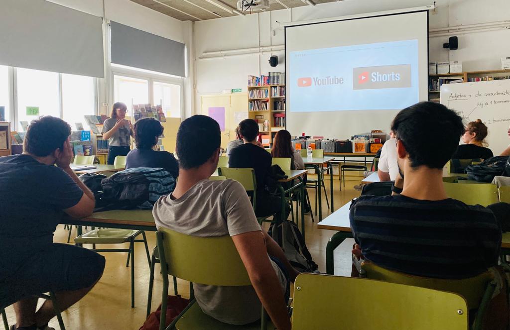 Desde IMANcorp FOUNDATION y gracias al @ajuntamentdeterrassa Impartimos un taller sobre la iamportancia de gestionar las redes sociales de manera eficiente a jovénes talentos que se estan formando para ser achefs. En las #RedesSociales somos lo que publicamos.