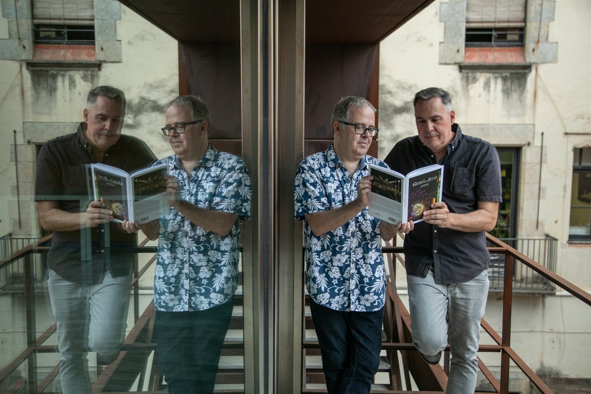jclinnell's tweet photo. Ha costat però ja el tenim aquí, el llibre que hem publicat a quatre mans en @xaviercastillonplana i un servidor. 'Girona era / és una festa', un llibre sobre les Fires de Sant Narcís amb què tothom s'hi podrà identificar, perquè és memòria col·lectiva https://t.co/ZvtQ3lCRI5