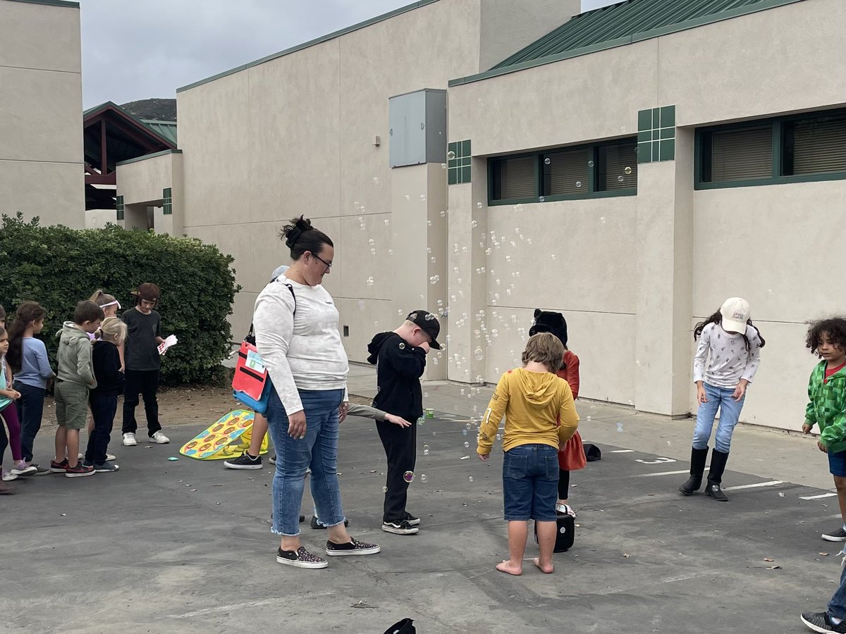 Catherine Clinger tweet media