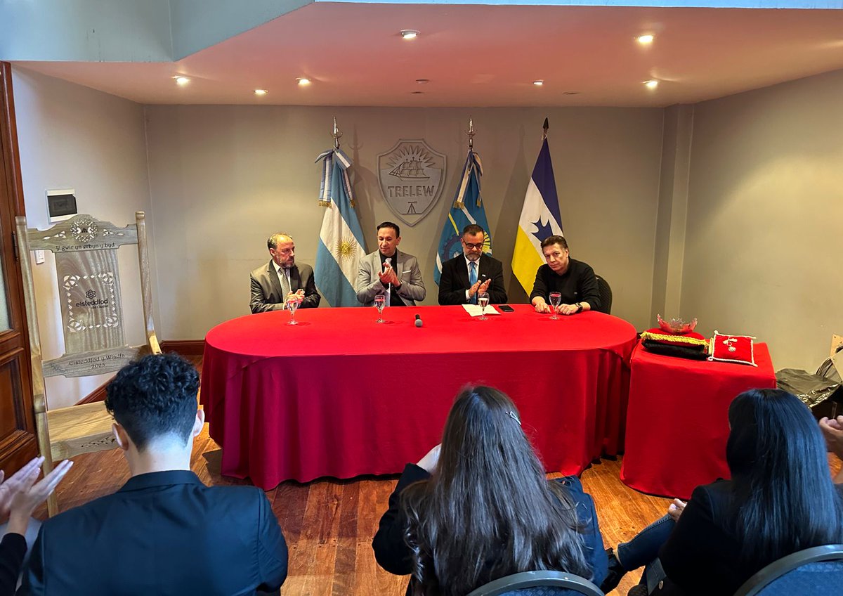 Participamos de la ceremonia de presentación de los atributos del Eisteddfod del Chubut.
Uno de los eventos culturales más importantes de la Patagonia y de gran valor histórico para nuestra región, con una gran participación de la juventud.

#TenésCultura
#TenésTrelew
