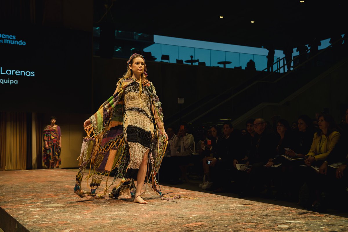 Promperu's tweet image. Su propuesta estuvo elaborada con fibra de alpaca y algodón 🦙. ¡Te mostramos los diseños que presentó! 📌 ¿Y en quiénes se inspiró? La respuesta aquí 👉 gob.pe/es/n/854688 #perumoda #modaperuana #diseñoperuano