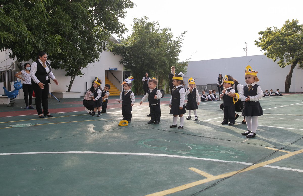 Today's honors were directed by #CAI of #JardínDeNiños, 3º Biology of #Primaria and 1º Whistler of #Secundaria. Congrats to everyone!

#ColegioAngloMexicanoDeCoatzacoalcos #AngloMexicano #AngloKids #OrgullosamenteAngloMexicano #Coatzacoalcos