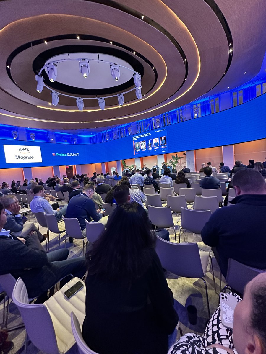 mitchellw's tweet photo. Big crowd at #prebidsummit, with lots of knowledge being dropped. https://t.co/cwHlRbVSLz