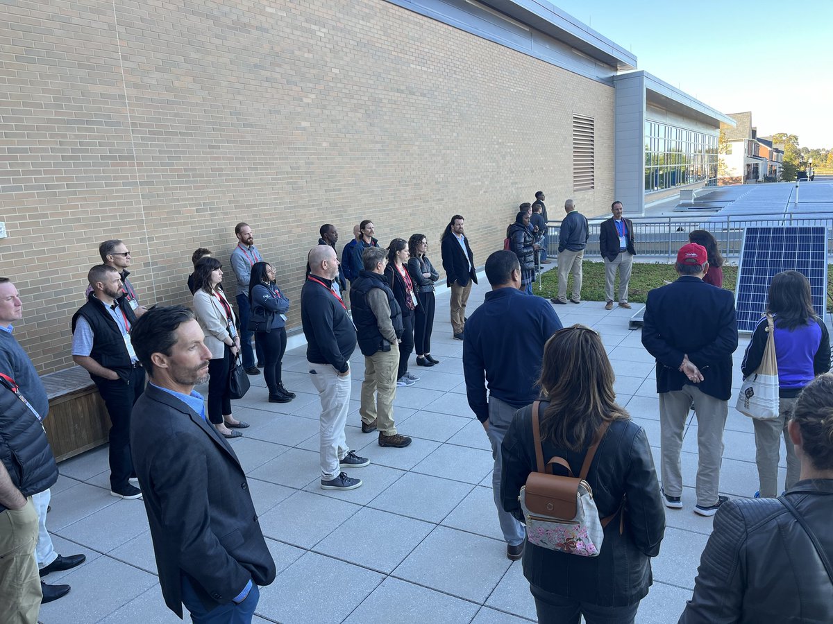 CSS_100's tweet photo. We love giving tours of our Holabird Academy! @229Holabird @BaltCitySchools https://t.co/fA7JjZQq45