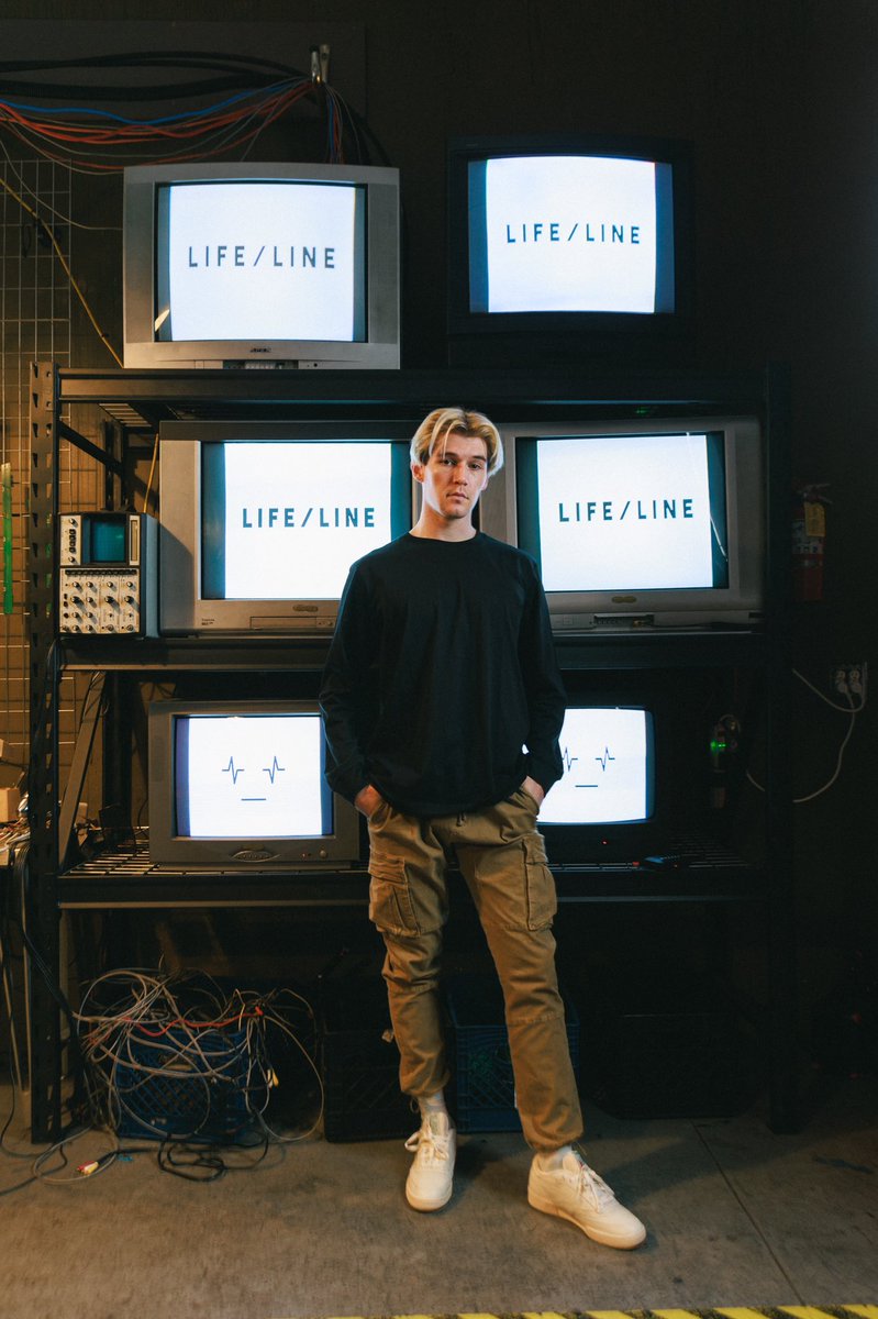 L I F E / L I N E tweet media