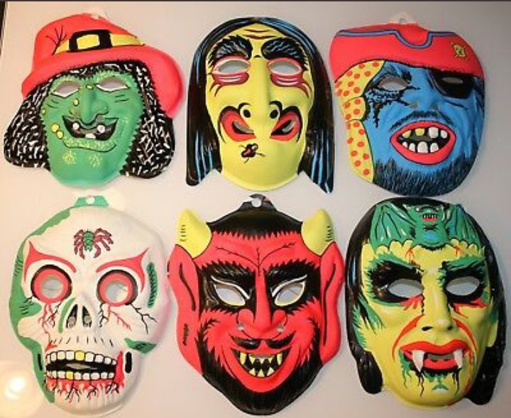 stuartrobinson1's tweet photo. Halloween in my day 🎃  👻 👇 

Our next @NowThe90sBand party night is 4Nov at the @belfastEmpire - tickets will sell out fast!  🎫 🎉 💃 @MauriceJay https://t.co/LZP7tcw9ZQ