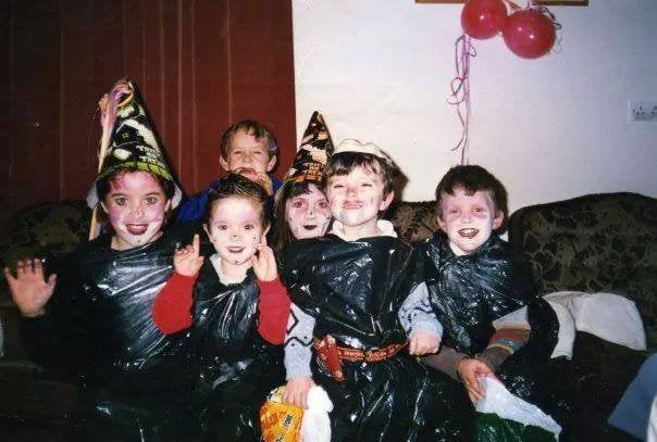 stuartrobinson1's tweet photo. Halloween in my day 🎃  👻 👇 

Our next @NowThe90sBand party night is 4Nov at the @belfastEmpire - tickets will sell out fast!  🎫 🎉 💃 @MauriceJay https://t.co/LZP7tcw9ZQ