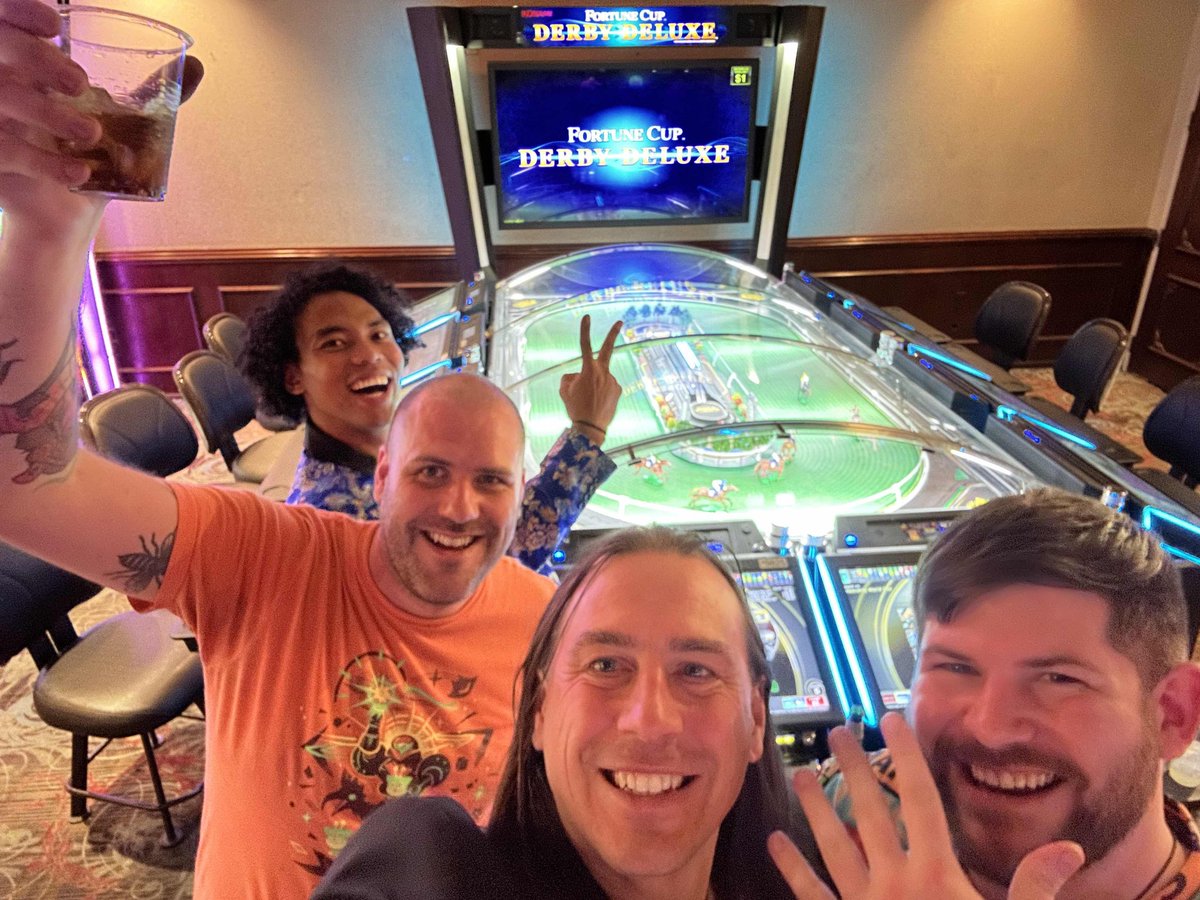 Bynx_Plays's tweet photo. If you're ever in Vegas, find and play one of the little fake horse racing games with the little toy horsies. You can thank me later https://t.co/g3115Vnl1l
