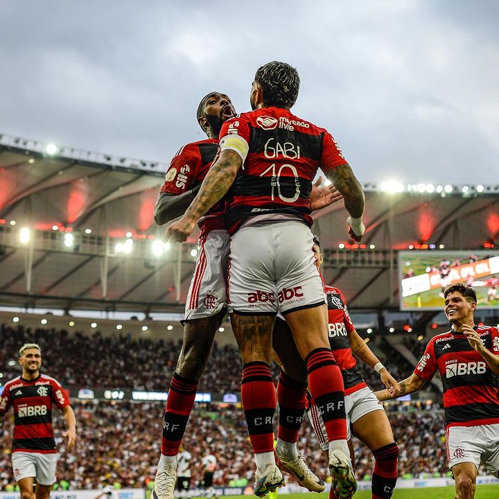 vimfalardefut's tweet photo. Grêmio enfrenta o Flamengo na quinta-feira:

- Sem Luís Suárez
- Com laterais lesionados
- Vive um momento péssimo
- Flamengo com um crescimento abrupto
- Outra goleada... ⌛ https://t.co/NNFiZepqEd