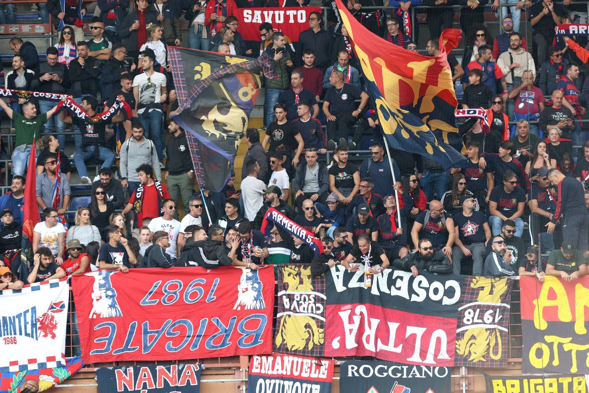 CosenzaOfficial's tweet photo. Sampdoria-Cosenza in archivio 📸
Spezia-Cosenza 🔜
🐺♥️💙
#ForzaLupi #SPECOS https://t.co/RhP57rjydx