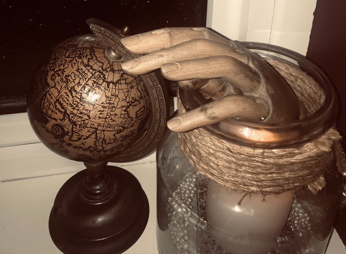 jo_p_writes's tweet image. I have a jointed wooden hand that was an old prop. It gives me hours of fun this time of year ✨😊✨