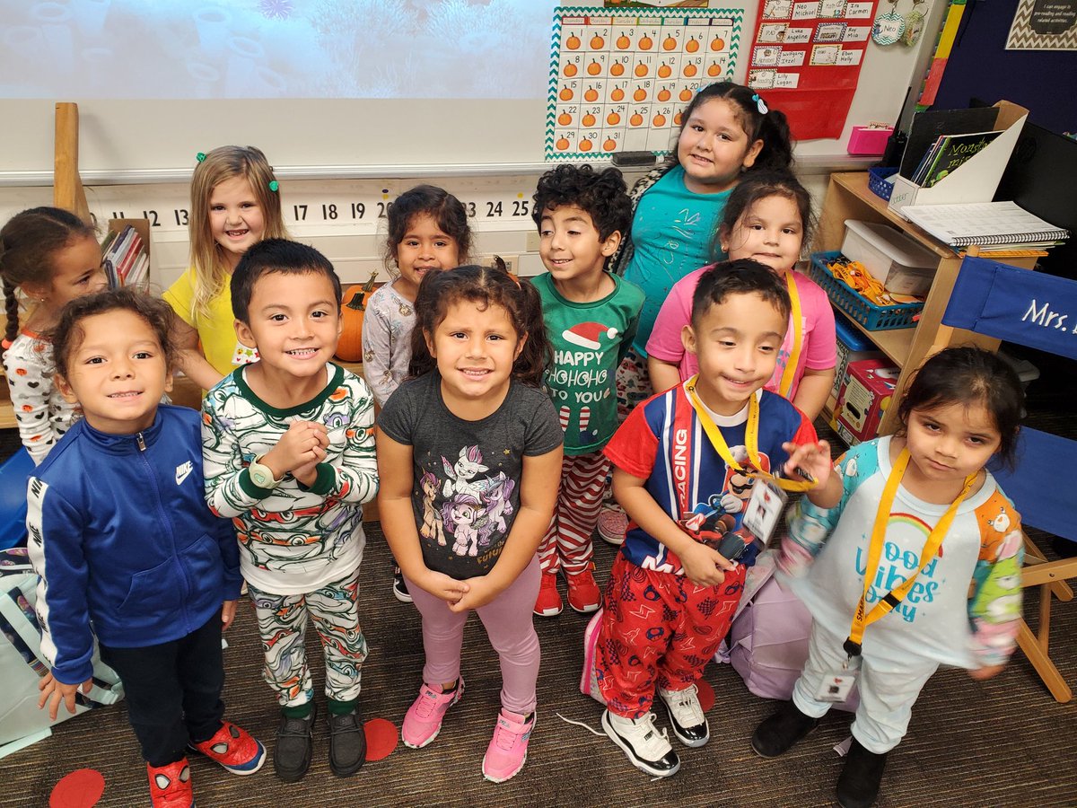 MrsDanas_CPE's tweet photo. Wellness Week Day 1-we rocked our pjs! #CPELeaders #LPLegacy https://t.co/J24hKDNJIf