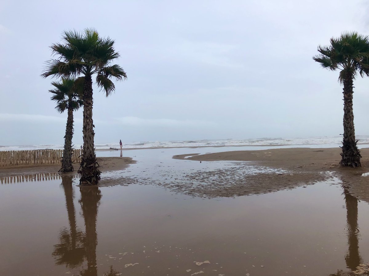 ferdinandkoop's tweet photo. Nadat de regen is opgehouden en de wind is gaan liggen even frisse lucht opgesnoven wandelend over het strand van Valras Plage. #France #ValrasPlage https://t.co/S9VoGZOmzz