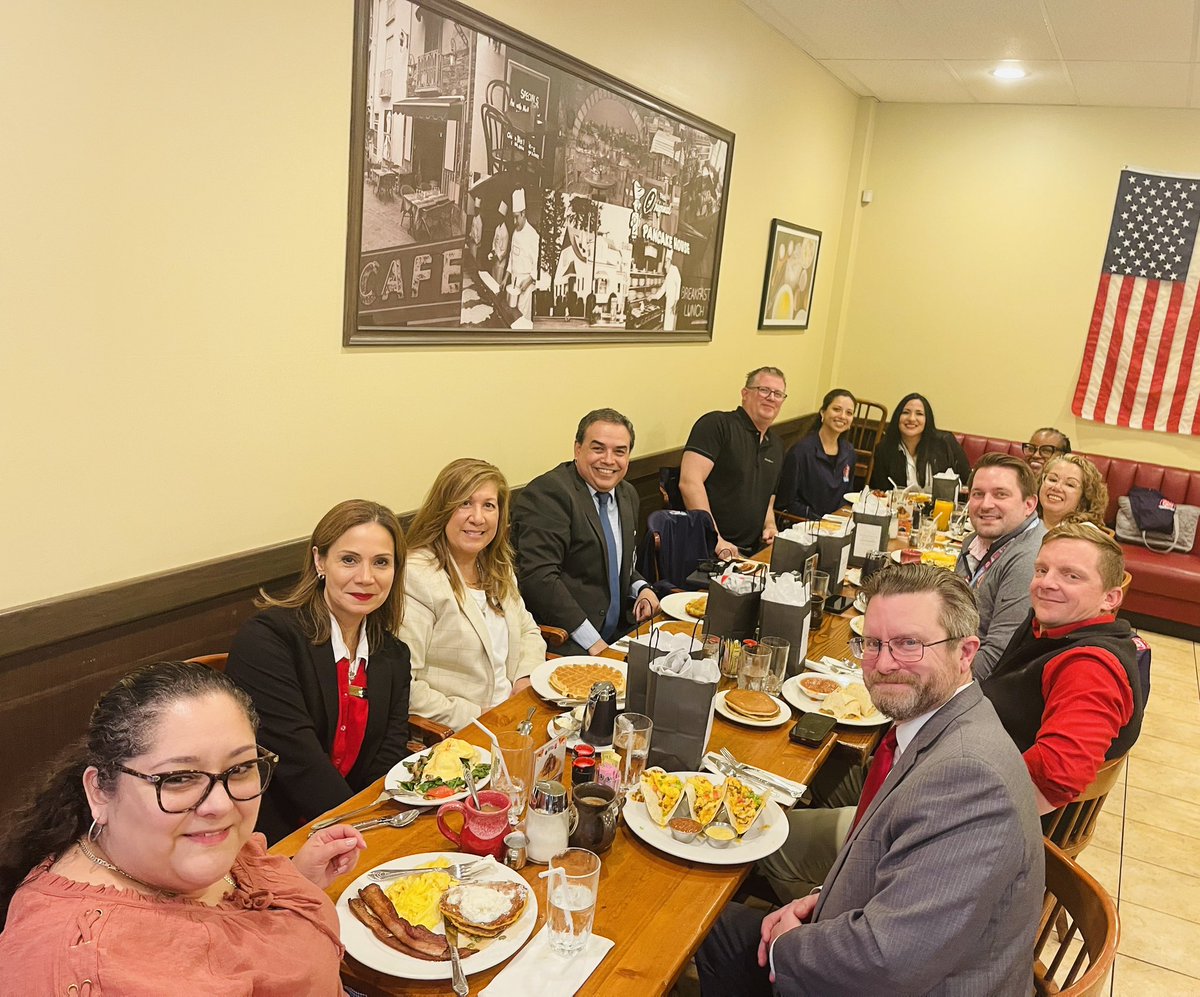 SoniaLoskot's tweet photo. In the presence of dedicated principals, breakfast turns into a banquet of wisdom and collaboration. Thomas Jefferson Vertical Team principals are truly exceptional. Happy National Principals Month! 🍳🧠👏 #EducationLeaders https://t.co/67m9X51Jsu