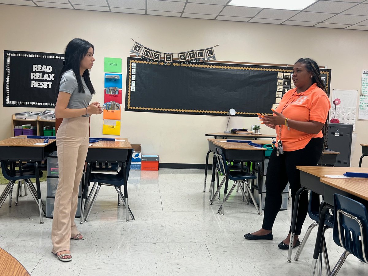 Being an #MCL is about mentorship and coaching those in your #AldineOC community. #MCL Ms. Handy observes and coaches #TR Ms. Godinez. Following up with guided practice. #TransformationalCoaching @AldineISD @drgoffney @OOT_AldineISD @adbustil @GabySierraEdu @silviascheirman