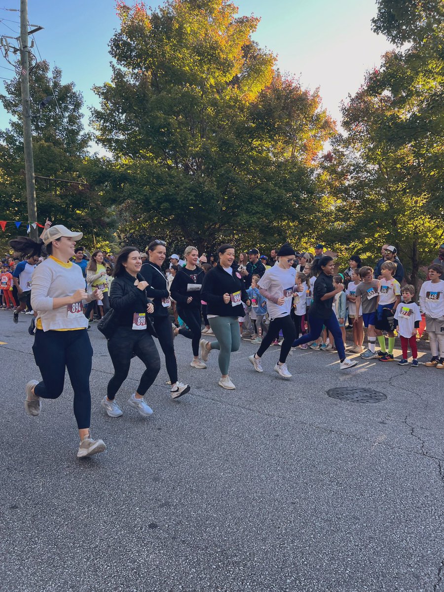 Had the best time at the <a href="/MorrisBrandonES/">Morris Brandon Elementary School</a> Fun Run this weekend. I am so thankful to be a part of this special community! ❤️🖤