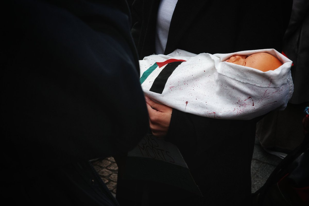 VMTVISUALS's tweet photo. Snaps from the free Palestine protest yesterday. 
.
.
.
.
#freepalestineprotest #streetphotography #Brussels #Palestine https://t.co/SAXsatc3Ee