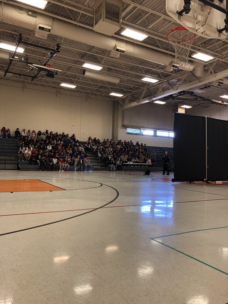 TMS_Principal's tweet photo. Truman hosted a Gun Violence Prevention assembly today. Thank you APS police and APD for presenting to our 6th graders!
@Chris_APSMS @APSMidSchools @aps_pd
@ABQPOLICE
#apsconnects
@Truman_AP https://t.co/DNRVxxkqdA